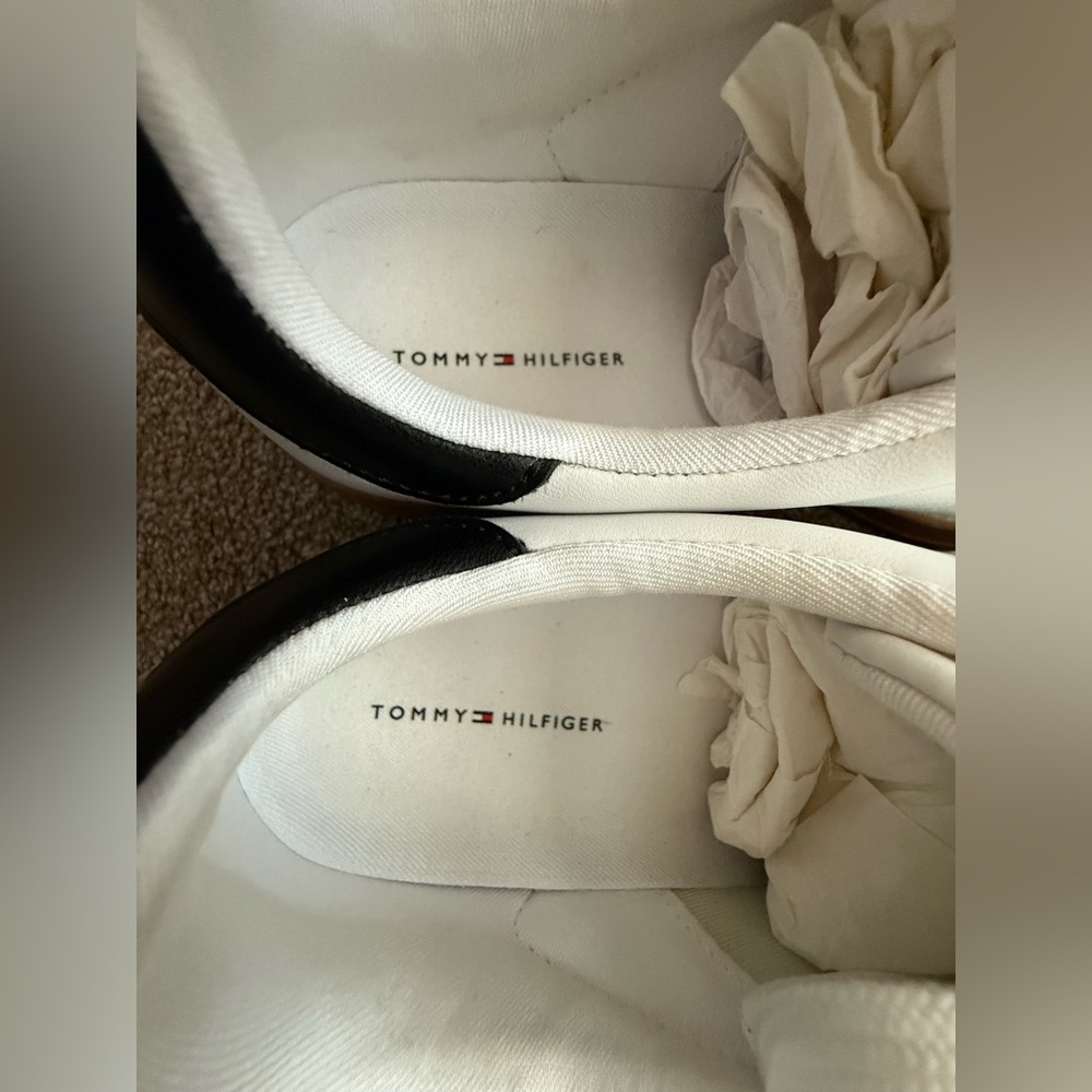 Tommy Hilfiger Women's Sarhli Lace-Up Sneakers- Size 9 - Picture 8 of 12